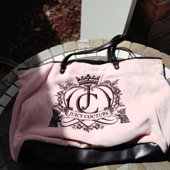 Meet your Posher, Dee - Picture 3 of 15